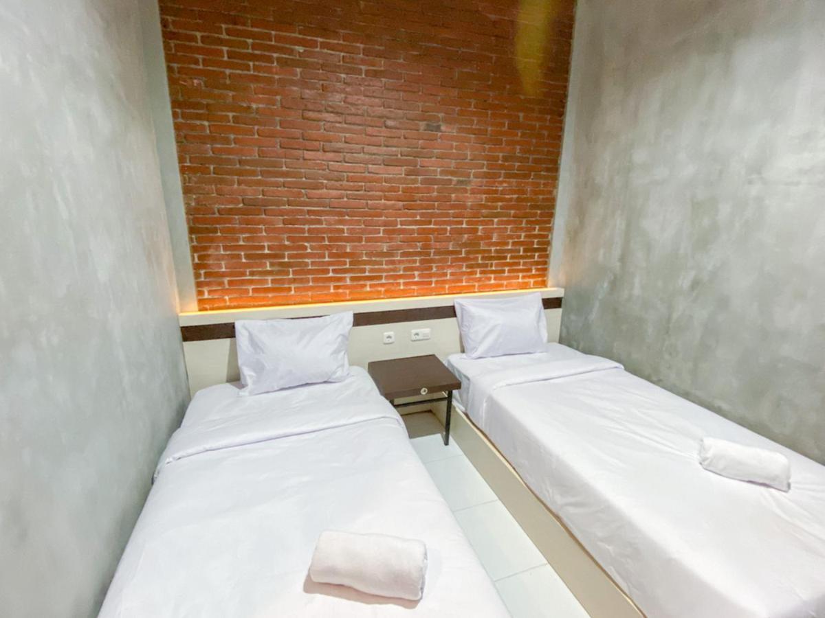 Hotel Reddoorz Syariah At Mitra Malang